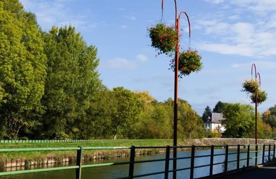 Camping Le Vallage Attigny Buitenkant foto