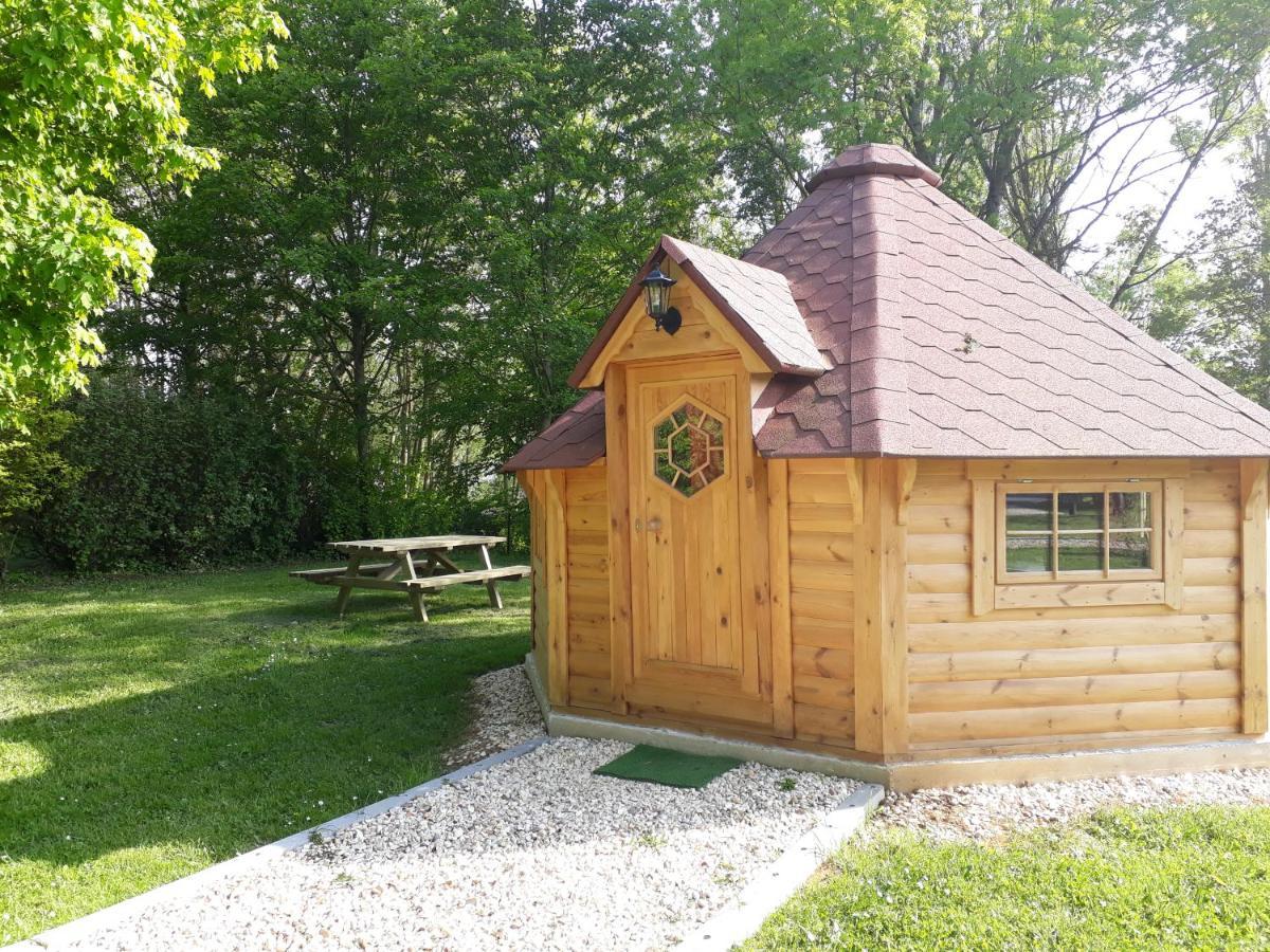 Camping Le Vallage Attigny Buitenkant foto